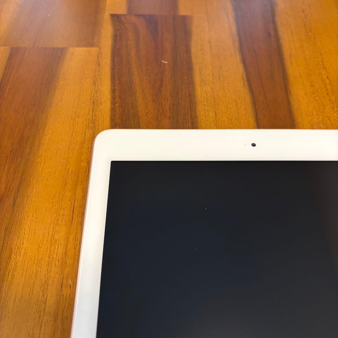 iPad 第6世代 Wifiモデル 32GB ゴールド
