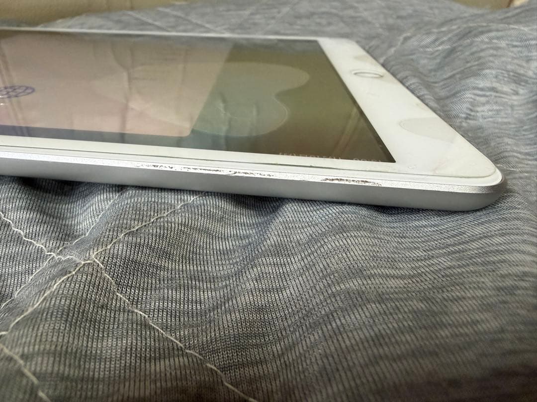 特価 ☆Apple iPad☆ 第7世代 Wi-Fi＋Cellular 32gb