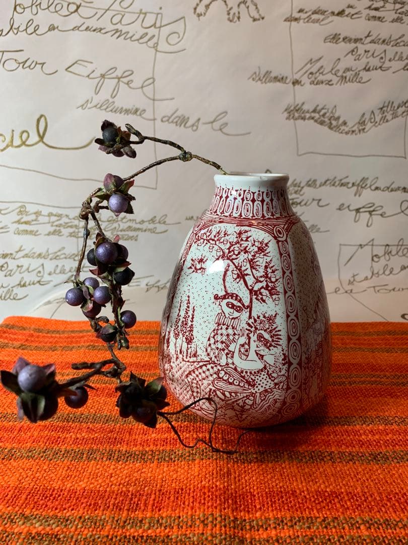 ビヨンヴィンブラッド　レアなニモール窯のビンテージの花瓶マスカレード絵柄が素敵！