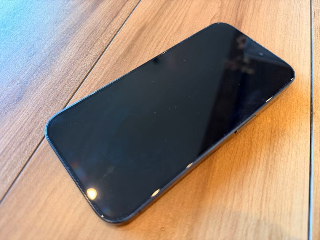 白ネコ　美品⭐︎iPhone15Pro 256GB ブラックチタニウム