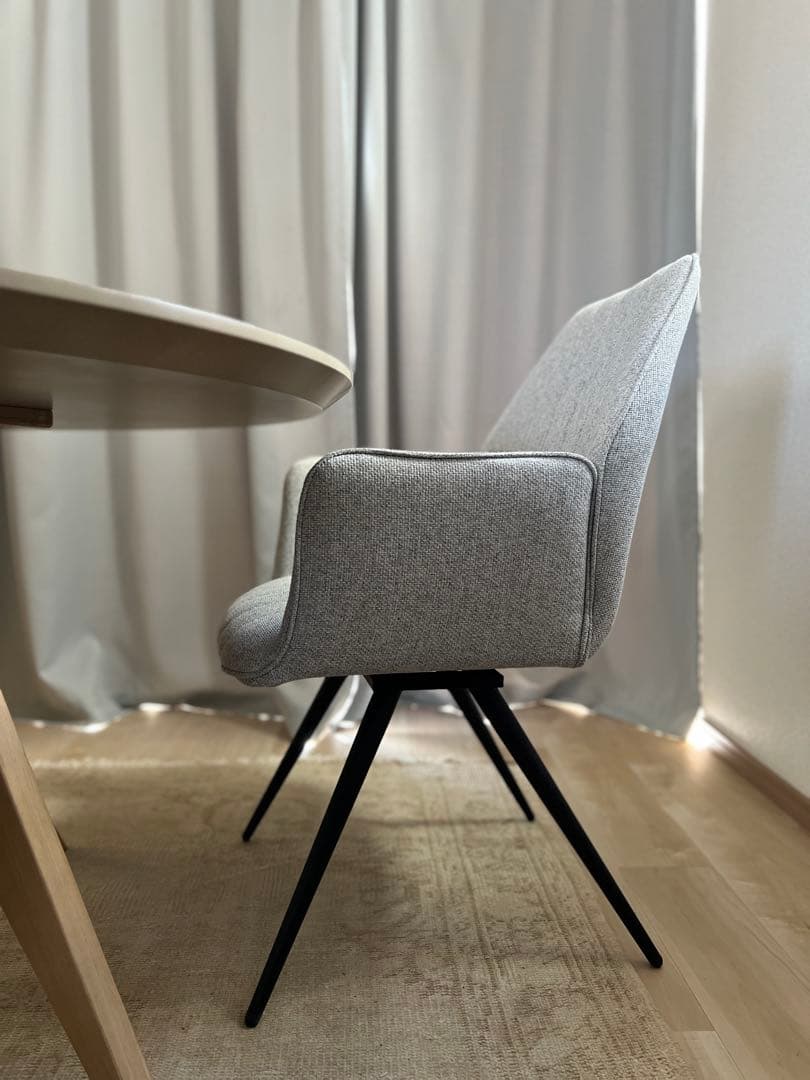 グレー 180度 回転式 肘付き ダイニングチェア 3脚セットのうちの1脚