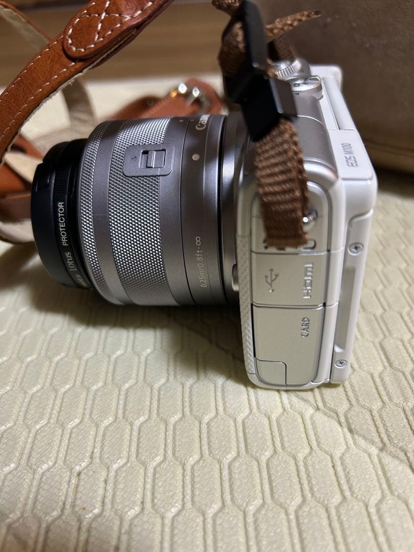 Canon EOS M100 ミラーレスカメラ80000円→50000円に値下げ