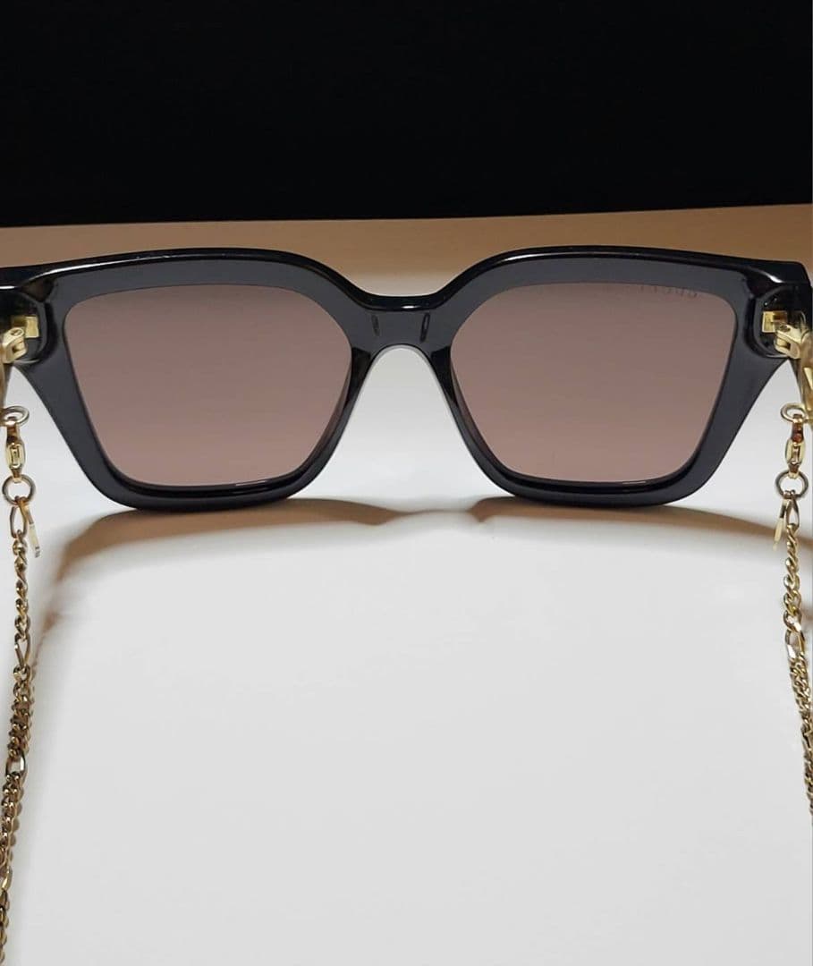 jan◆GUCCI◆インターロッキングロゴ付　サングラス　チェーン付き