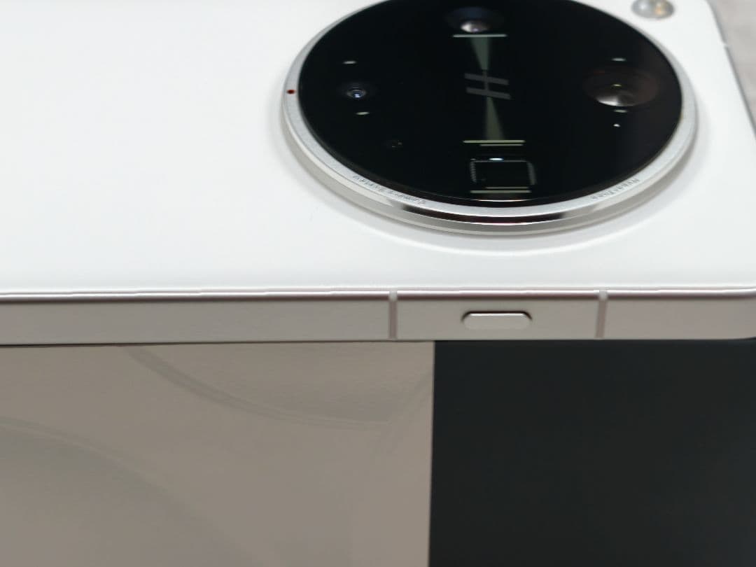 【極美品・おまけ有】16/512 OPPO Find X8 Ultra ホワイト