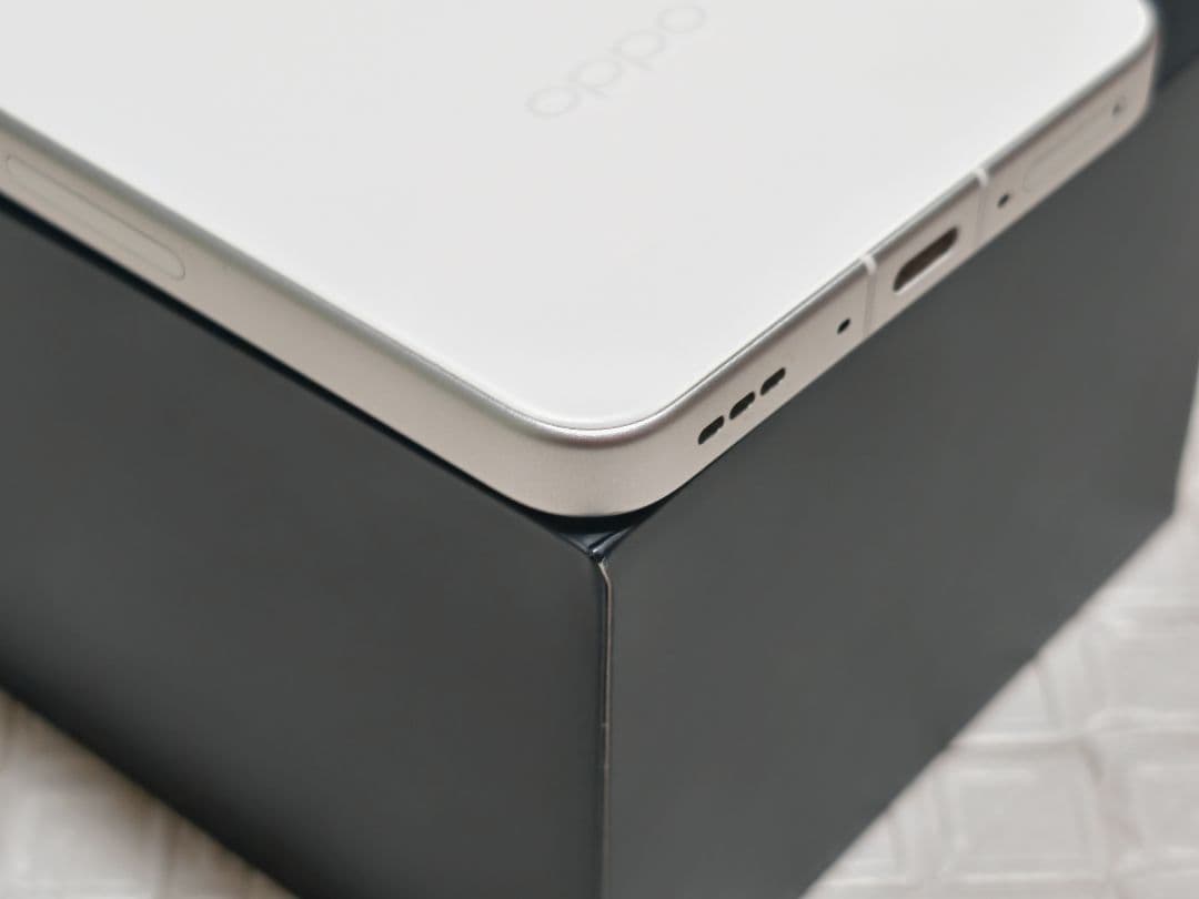 【極美品・おまけ有】16/512 OPPO Find X8 Ultra ホワイト