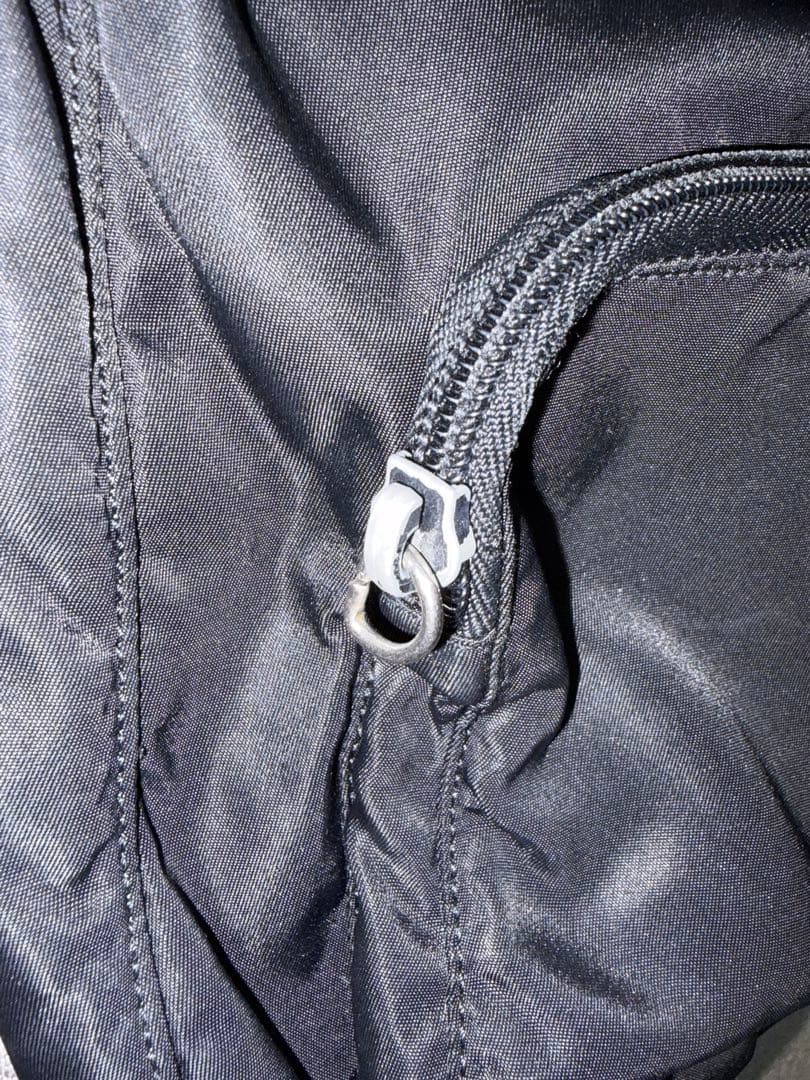 V*様 プラダナイロンショルダーバッグ