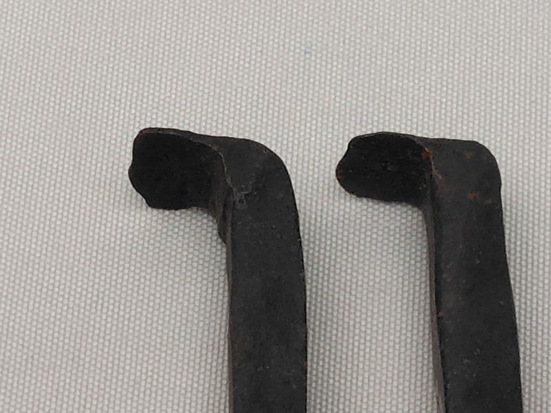 D010 肥後象嵌 光助作 熊本城瓦釘型 御火箸 茶道具 共箱に朱印あり 骨董