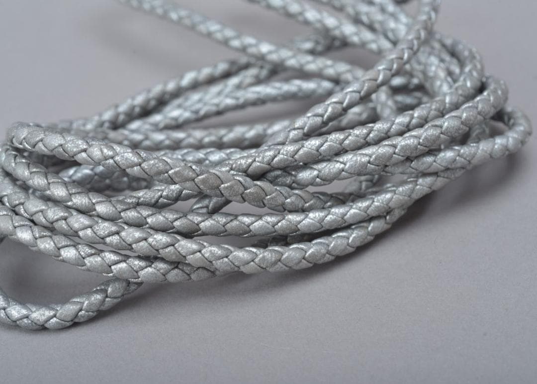 美品 ボッテガヴェネタ イントレチャート レザー ロープベルト グレー シルバー