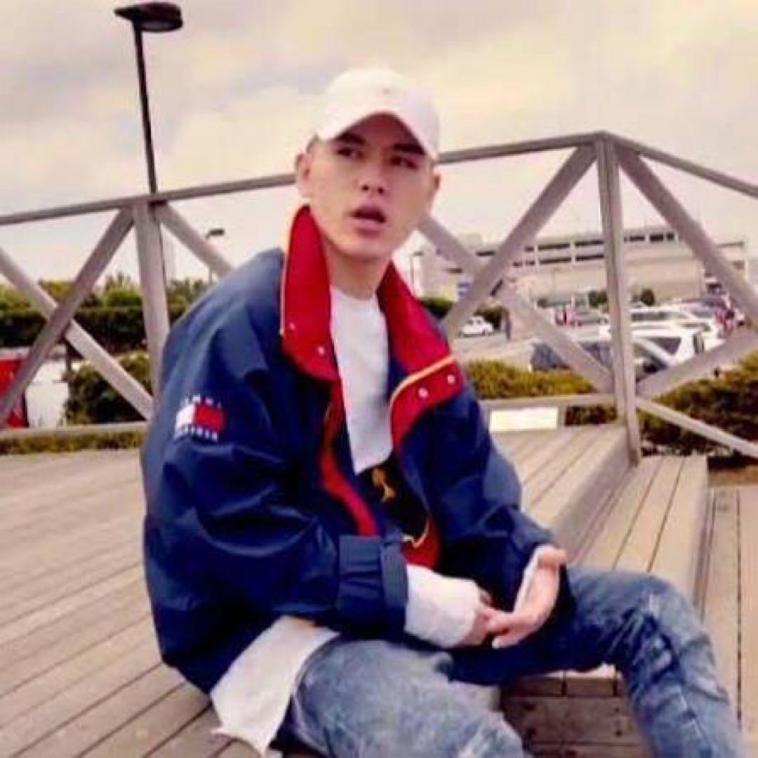   ナイロンジャケットT-Pablow着用