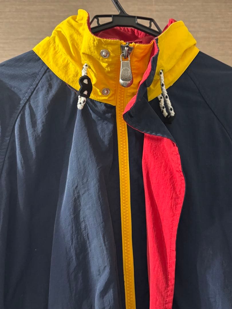   ナイロンジャケットT-Pablow着用