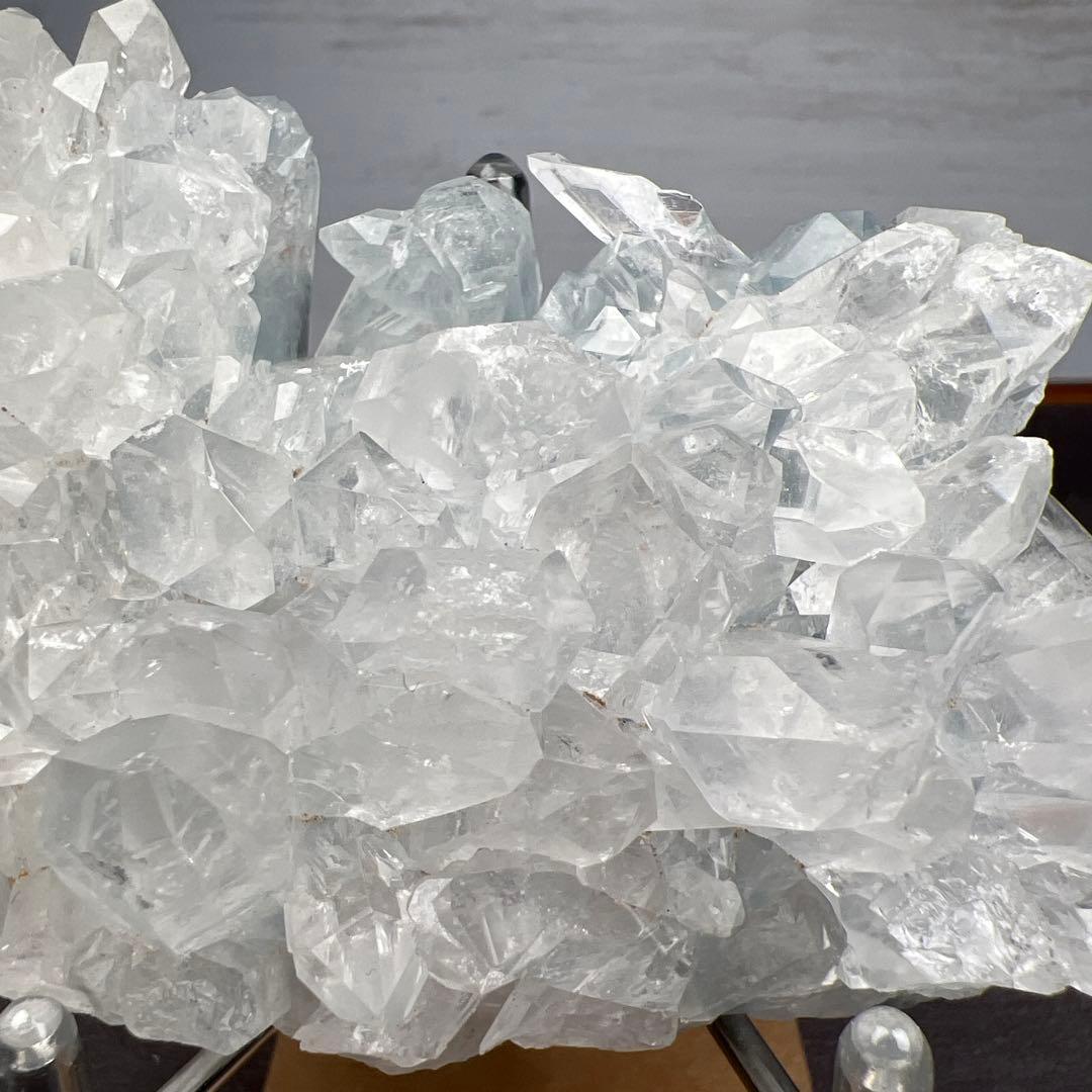 天然石　ブルーラビットヘア　クラスター　161グラム　台座付き