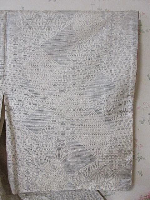 白大島紬：美品：幾何学模様：袷着物：トールサイズ：正絹：P25