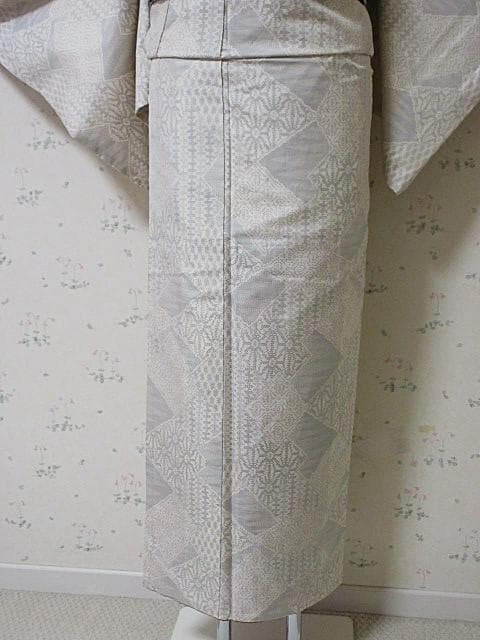 白大島紬：美品：幾何学模様：袷着物：トールサイズ：正絹：P25