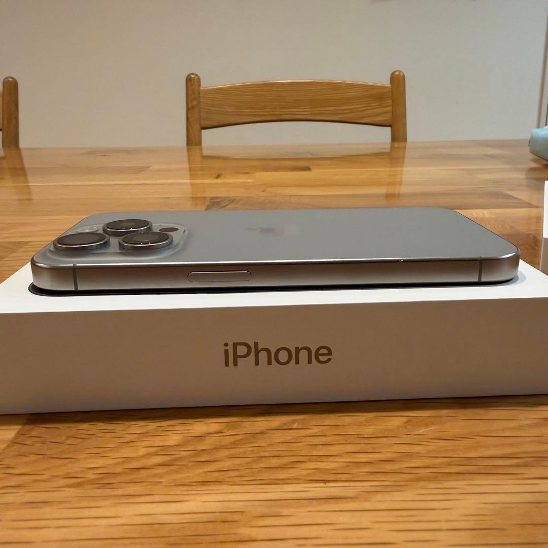 iPhone15pro 256gb ナチュラルチタニウム
