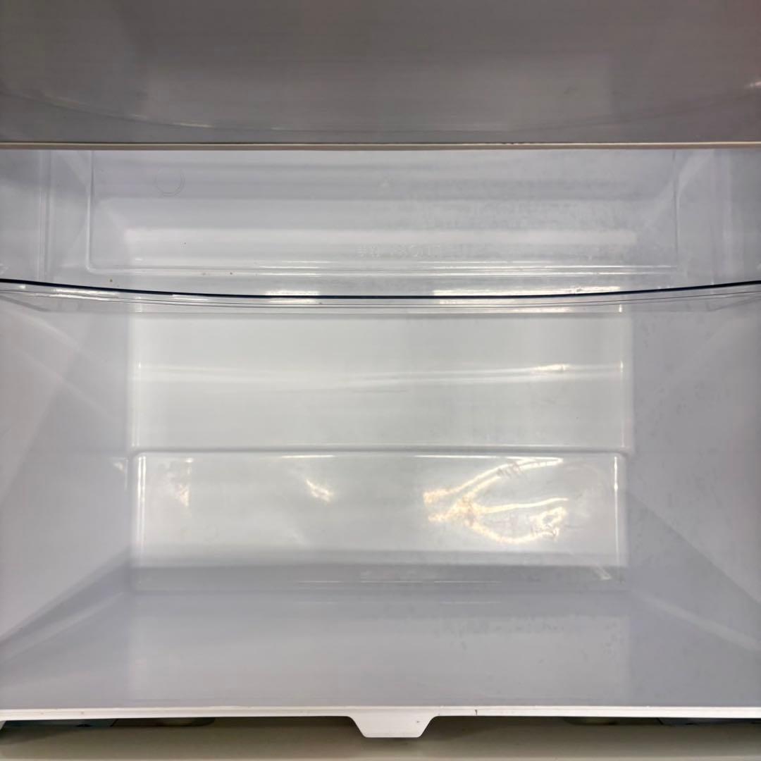 657 AQUA 大型冷蔵庫　300L強　小型　右開き　4ドア　真ん中野菜室