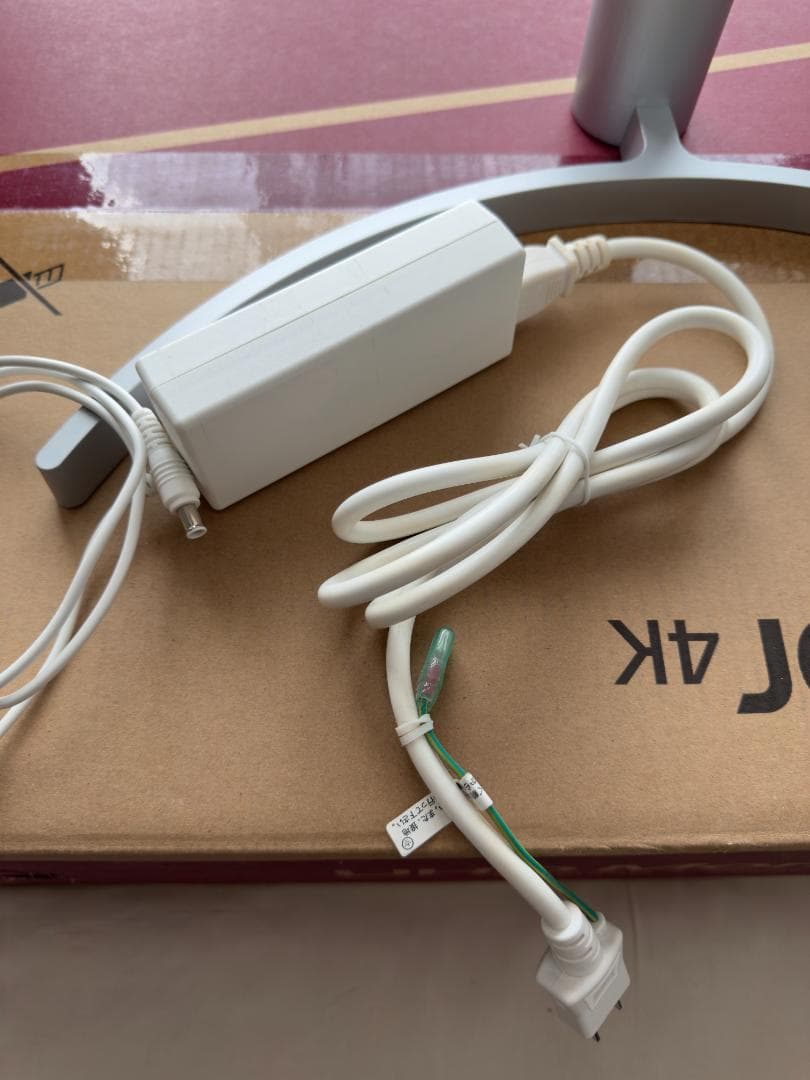 【美品】32インチ 4Kモニター LG 32UN550-WAJP