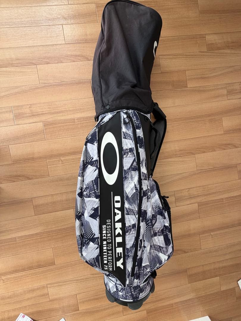 OAKLEY グラフィックデザイン キャディバッグ