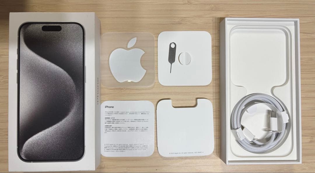 SIMフリー iPhone 15 Pro 256GB ホワイトチタニウム 美品