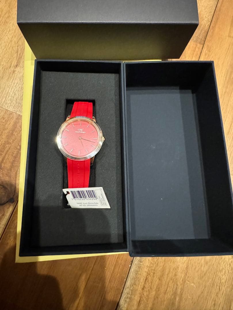 Daniel Wellington レディース 時計 レッド