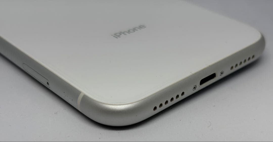 iPhone XR128GB白★美品★SIMフリー電池89% 元箱+新品フィルム