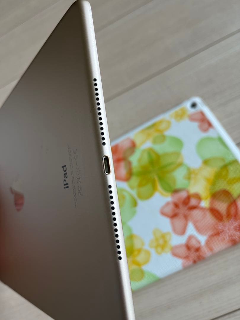 ⭐️ 美品 iPad Air 2 64GBゴールドdocomoバッテリー86%良好