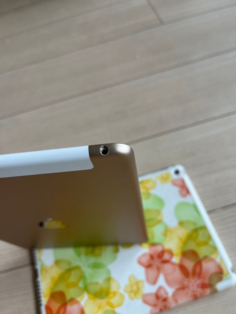 ⭐️ 美品 iPad Air 2 64GBゴールドdocomoバッテリー86%良好