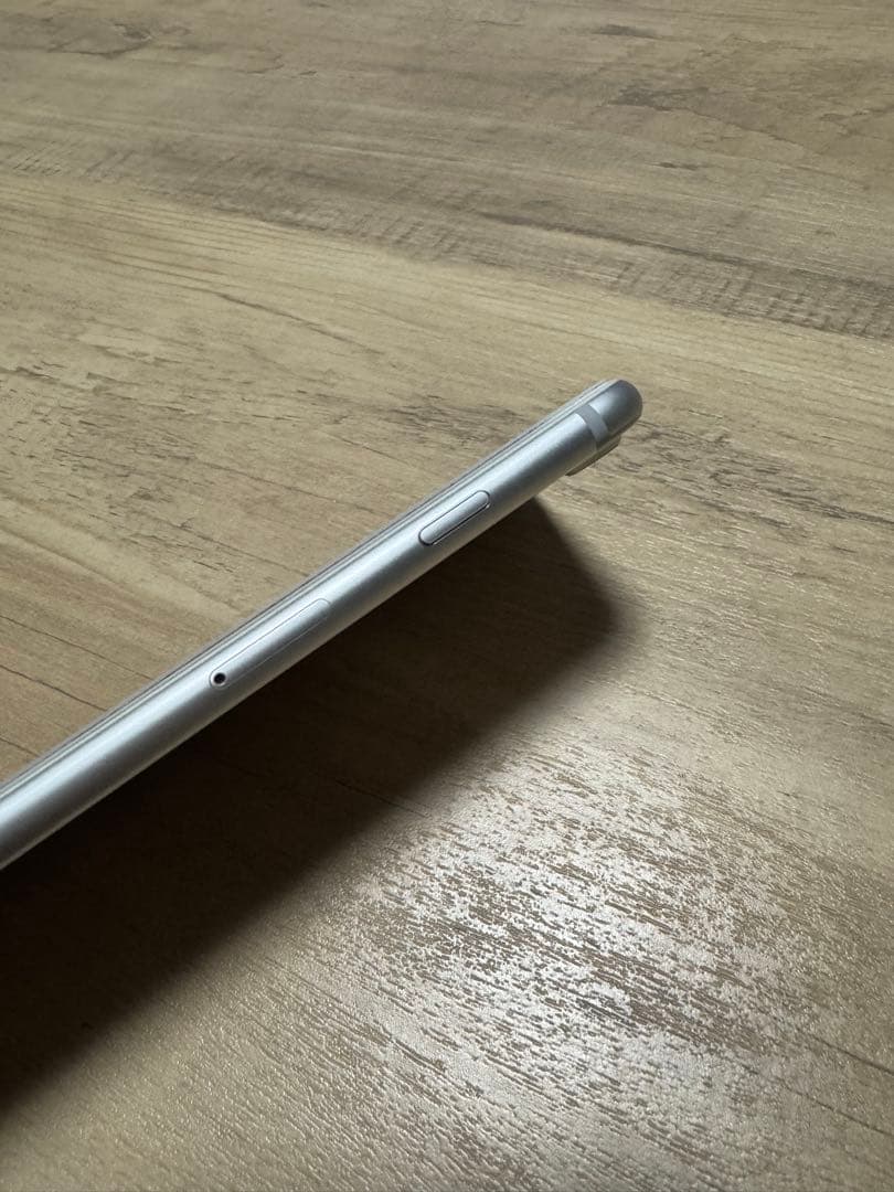 Apple iPhone7 シルバー 本体 128GB SIMロック解除済み