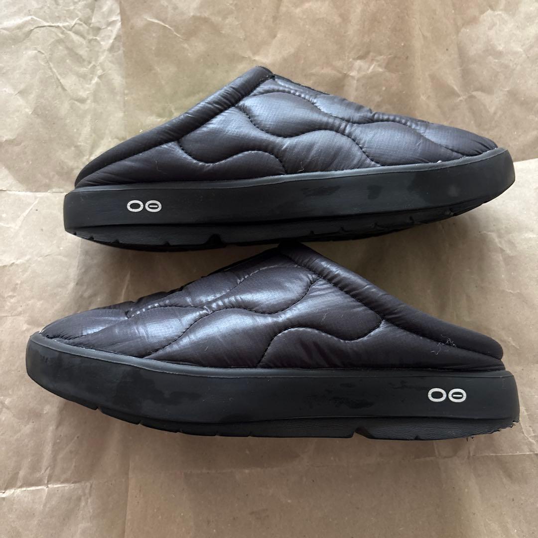 Oofos ブラック サンダル キルティングデザイン