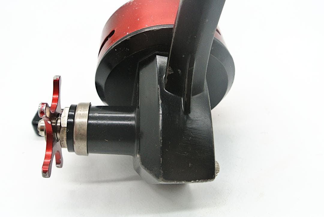 ABU 505 クローズドフェイス スピニングリール