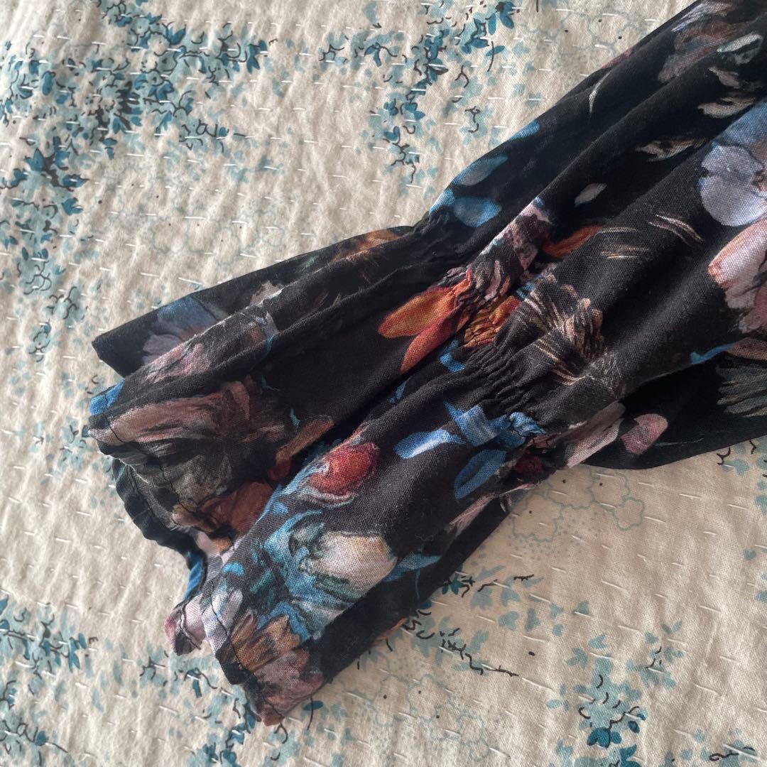 SUSURI ススリ　メロフォンブラウス 2025AW ブラック　フラワー