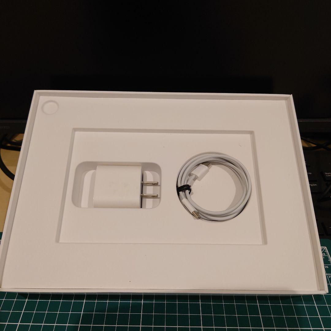 iPad Air パープル 第5世代 本体にスタンド兼用ハードカバーとペン付き