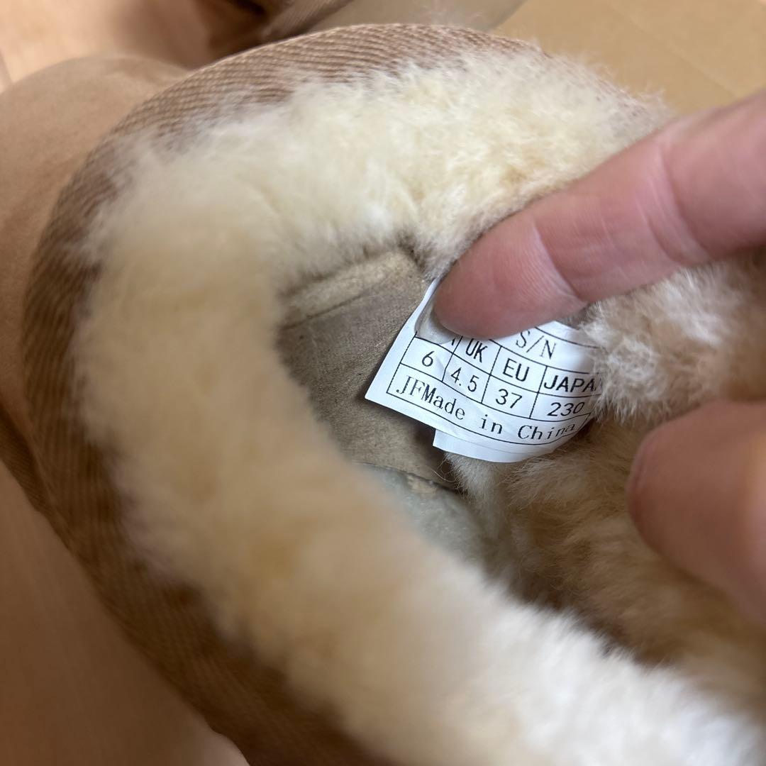 週末限定値下げ、大人気UGG 23cmベージュ ファー付きムートンブーツ