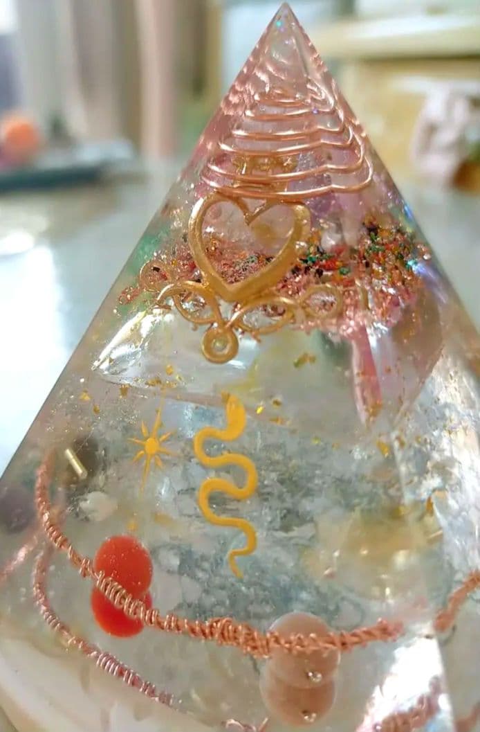 月猫様お取り置き　特殊　オルゴナイト　ピラミッド　メタトロンキューブ　翡翠　宇宙