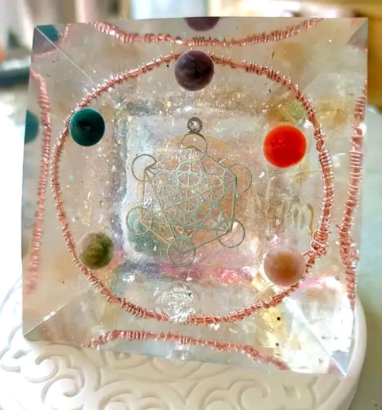 月猫様お取り置き　特殊　オルゴナイト　ピラミッド　メタトロンキューブ　翡翠　宇宙