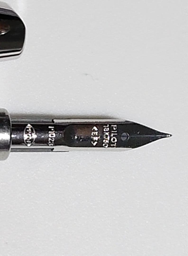 PILOT Capless 万年筆 EF ブラック