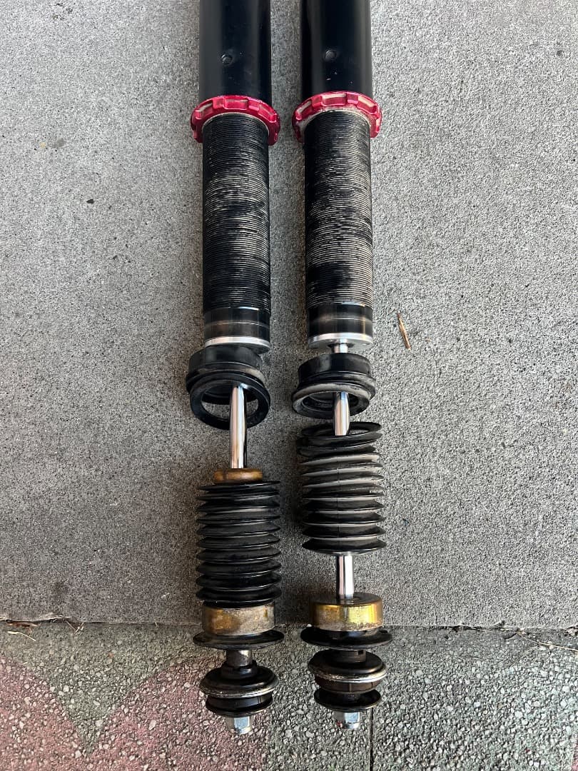 30プリウスZVW30 フルタップ式車高調BLITZ