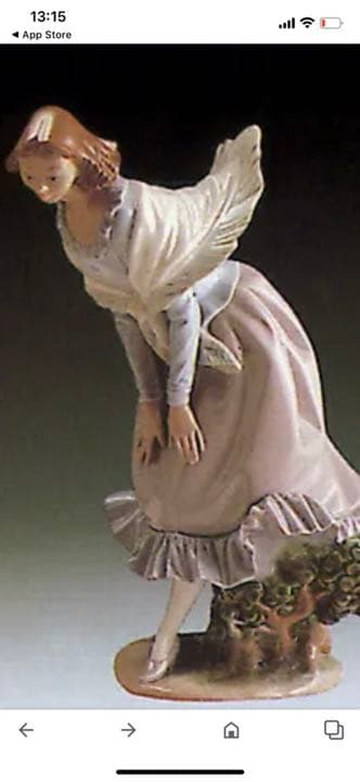 希少　リヤドロ　木の上で屈む女性　スカーフなびく女性