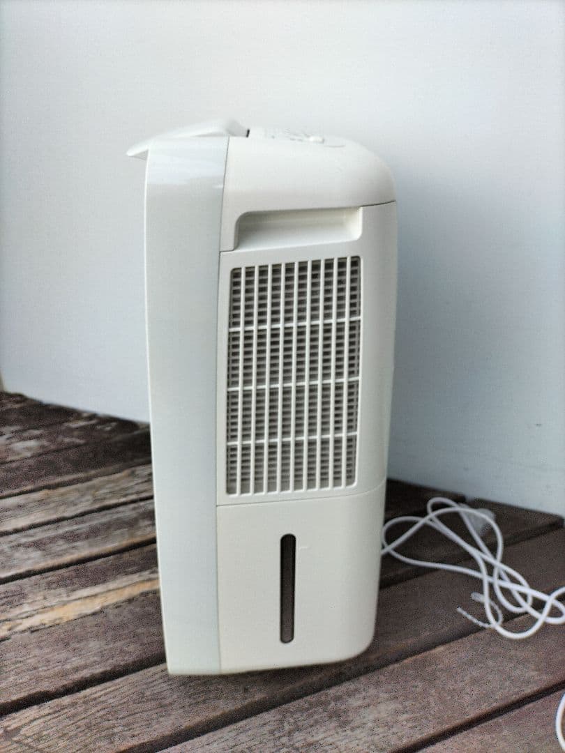 SHARP冷風　 除湿機 ホワイト CM-R100　23年式