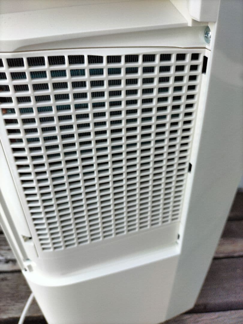 SHARP冷風　 除湿機 ホワイト CM-R100　23年式
