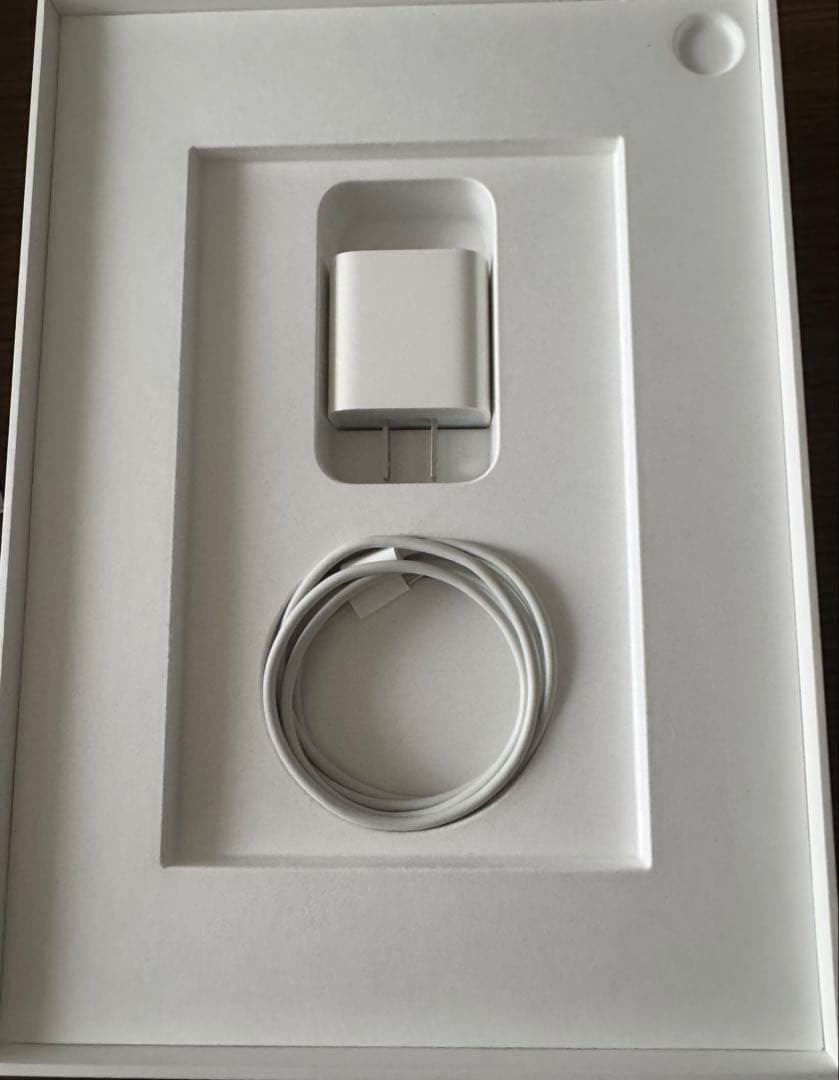 Apple iPad Air 第五世代（M1）　ブルー　64GB