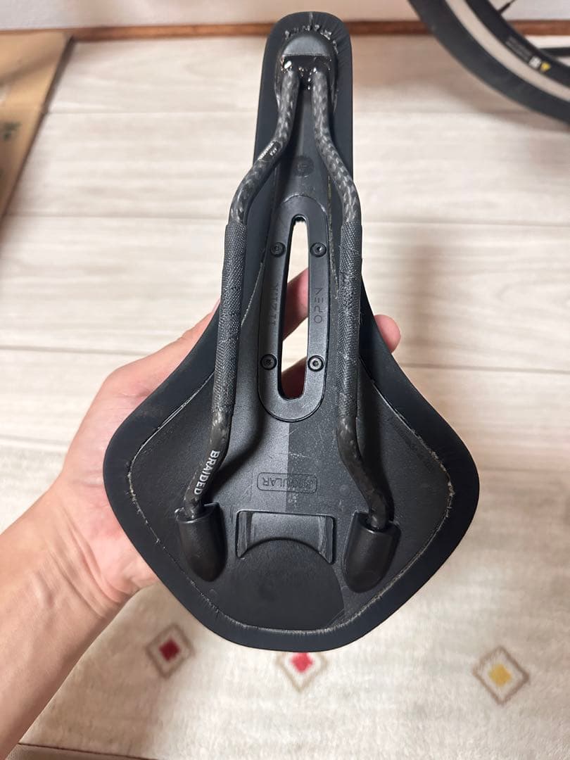 Fizikフィジーク ANTARES R1 カーボン 145mm サドル