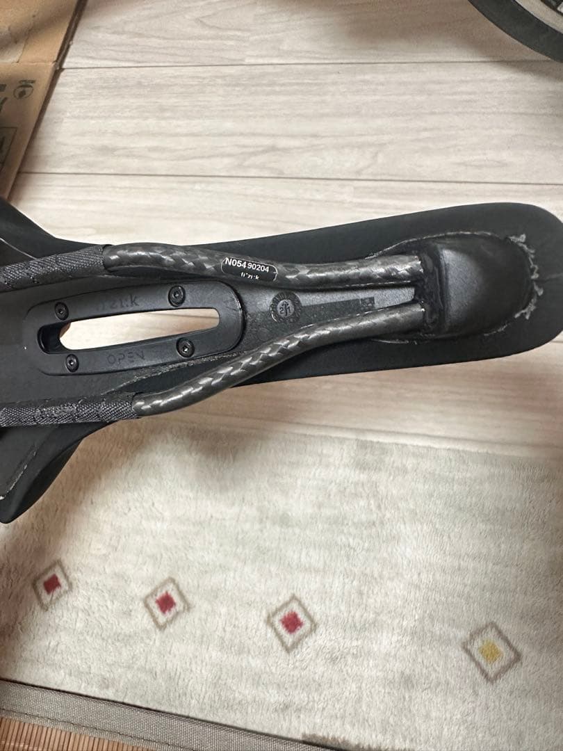 Fizikフィジーク ANTARES R1 カーボン 145mm サドル