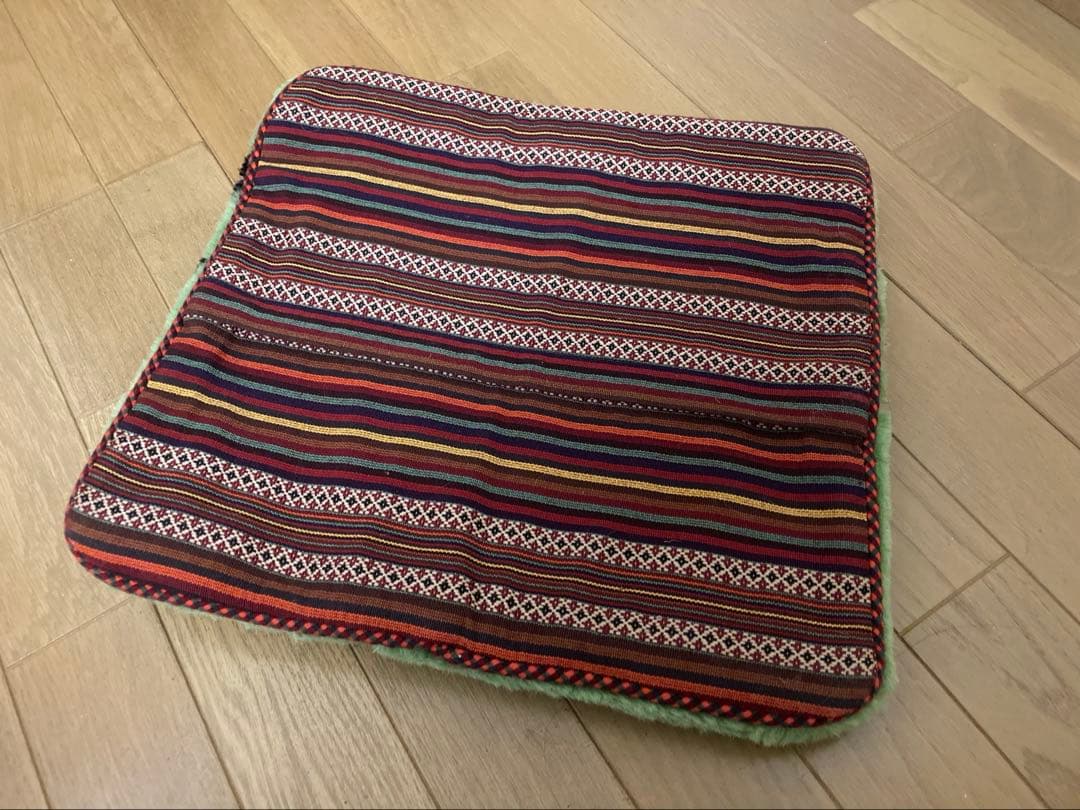 未使用品　1点もの　アートギャッベ　座布団カバー　クッションカバー　ペルシャ絨毯