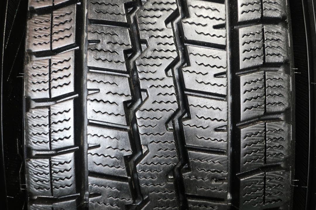 極上9分山 国産スタッドレス 195/80R15 LT NV350 キャラバン