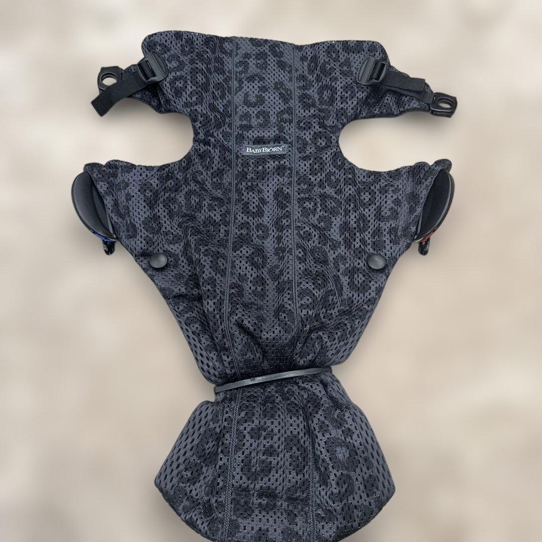 ベビービョルン　ベビーキャリアmini レオパード柄