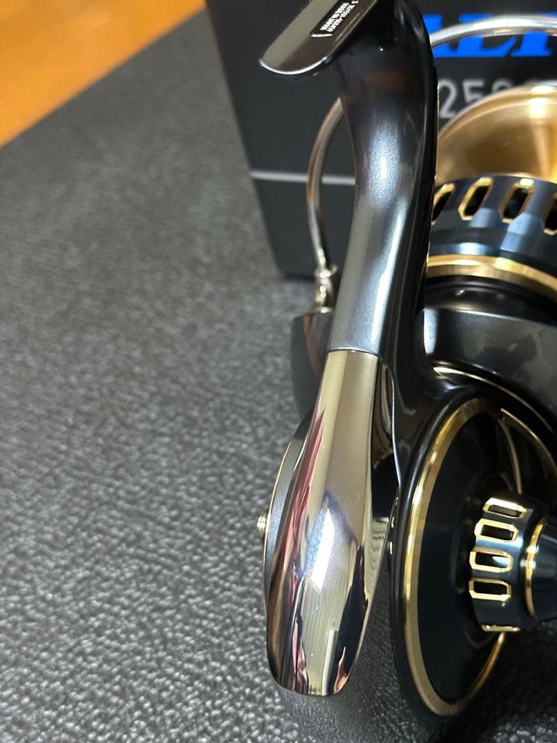 ダイワ DAIWA 25 ソルティガ 25000-P スピニングリール