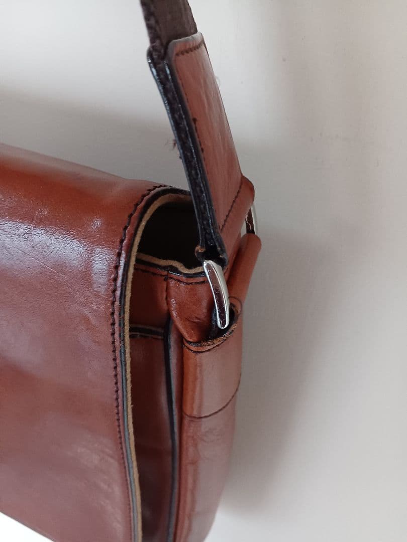 美品 ココマイスターマットーネマルチショルダーバッグ　ブラウン