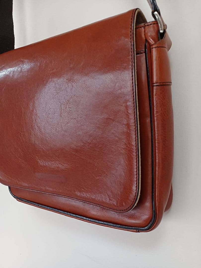 美品 ココマイスターマットーネマルチショルダーバッグ　ブラウン