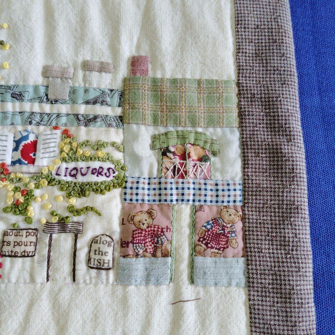 ハウスのパッチワークタペストリー 【70】❛色づく街❜