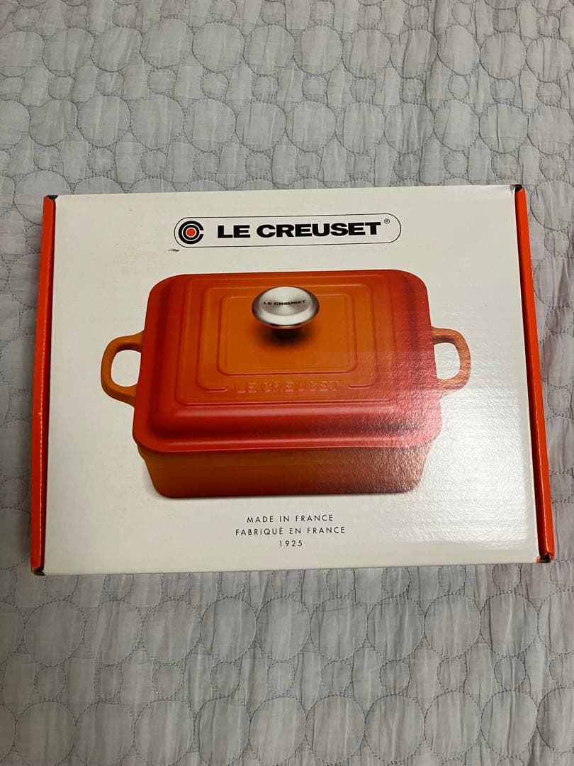 レア！新品未使用　ルクルーゼ ココット スクエア 24cm ベリー